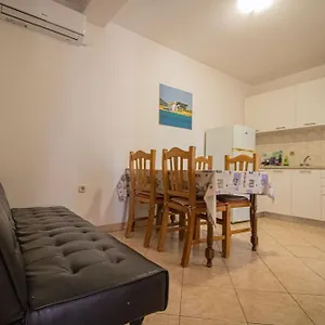 https://apartments-petar-maksan.hotelinzadar.com